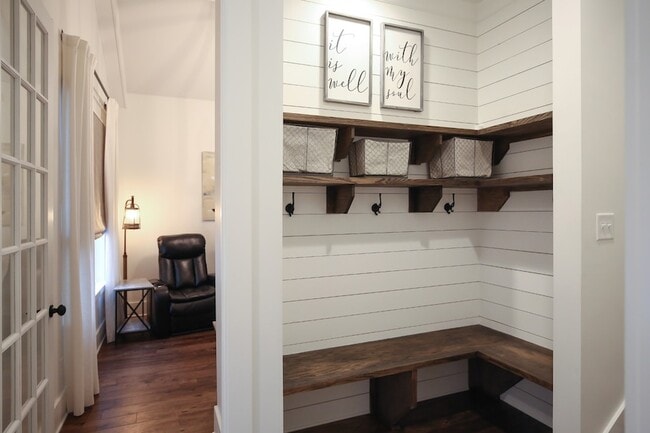 Building Photo - 237 Stephens Valley Blvd