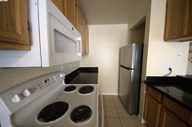 Building Photo - 1214 Sycamore Dr