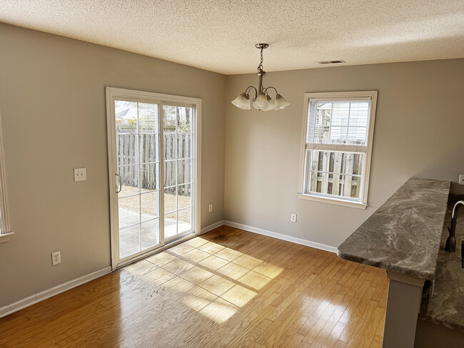 Building Photo - 1005 Dayton Ct