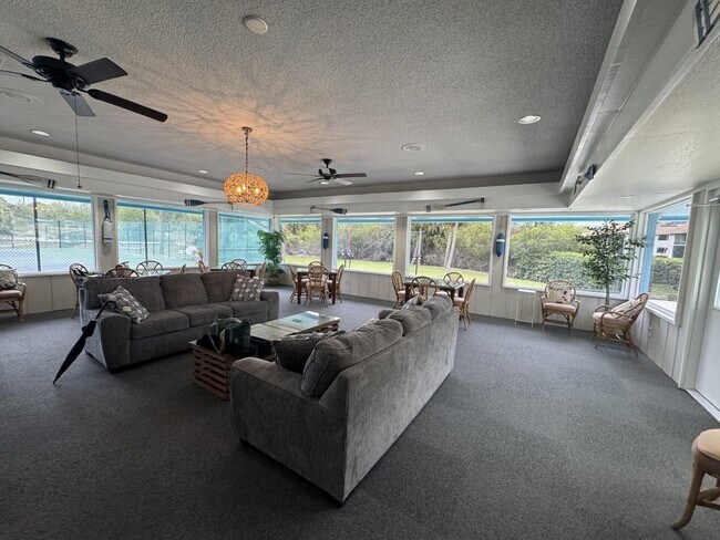 Building Photo - 1310 NE 14th Ct