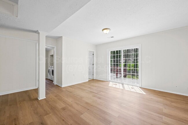 Building Photo - 4410 Carrollwood Dr