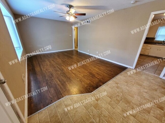 Building Photo - Awesome Location in Waldo-Available NOW!!