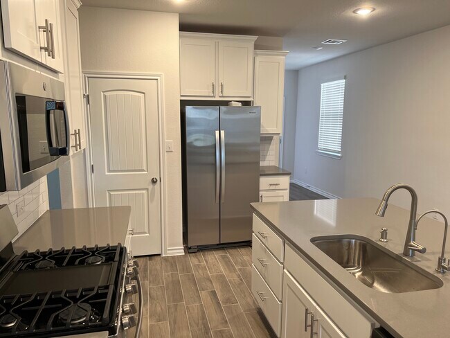 Kitchen - 878 Pepperbark Loop