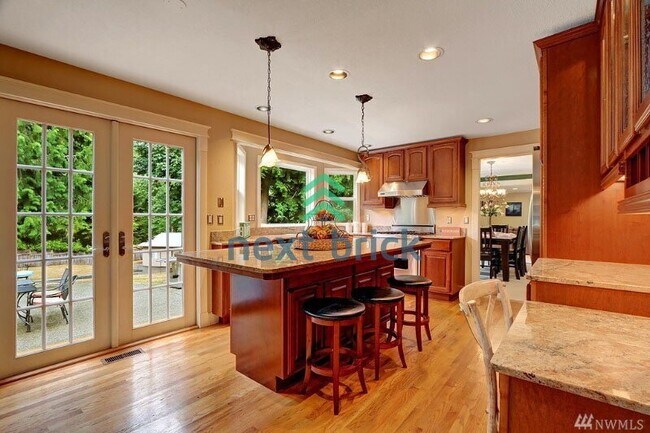 Building Photo - Rare opportunity!! Spacious 3 Bedroom Sammamish Home with 2 bonus rooms, RV Parking & Huge Backyard!
