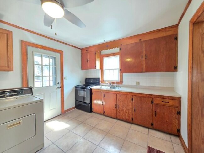 Building Photo - 1017 Tyler Ave