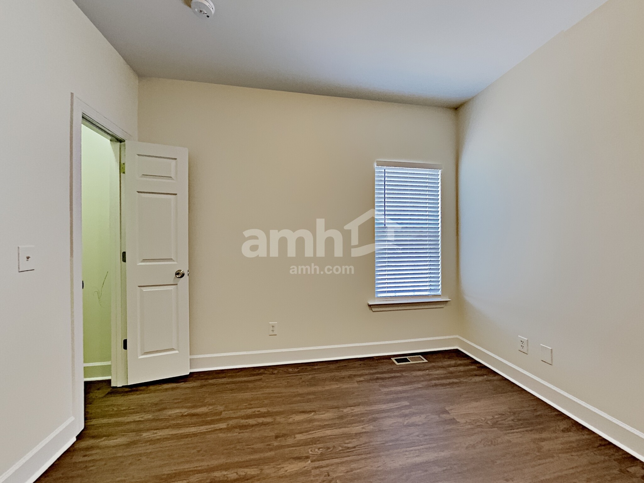 Building Photo - 305 Fernwood Ln