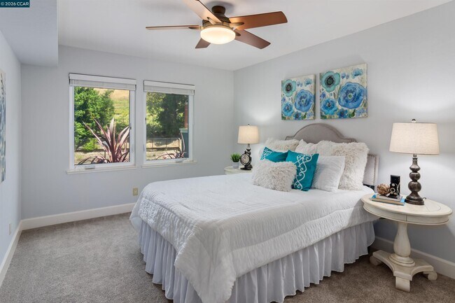 Building Photo - 2324 Saddleback Dr