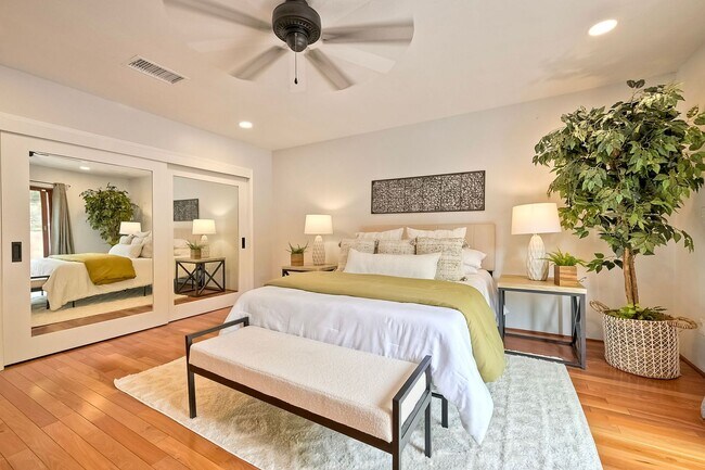 Building Photo - Charming 4-Bedroom Home in Bay Park — Move-In Special!!!