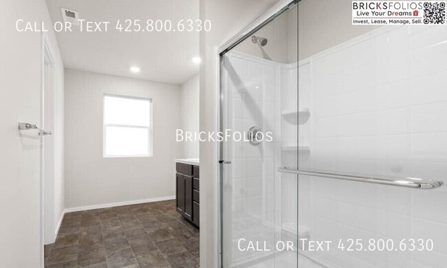 Building Photo - 18726 Lipoma Pl E