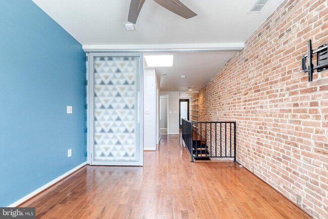 Building Photo - 112 N Streeper St