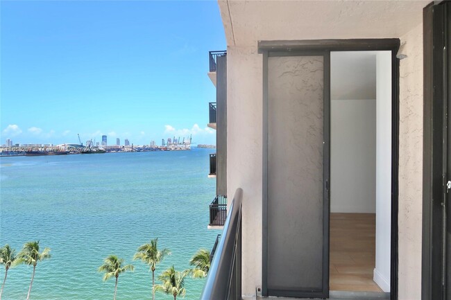 Building Photo - 540 Brickell Key Dr
