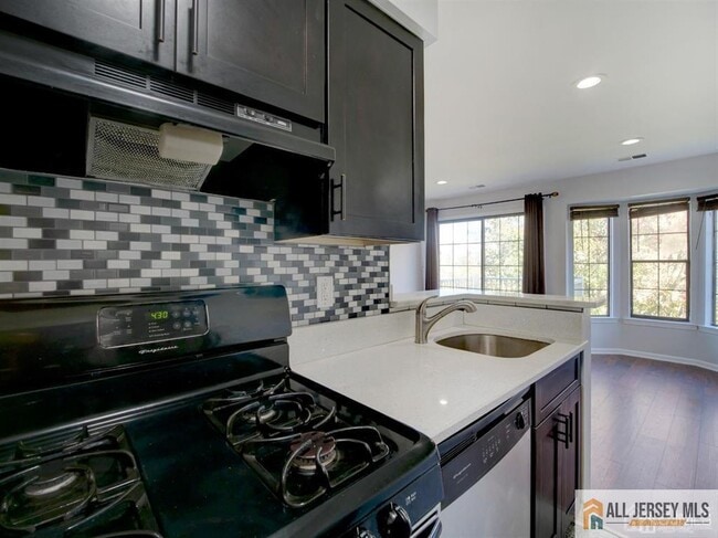 Building Photo - 105 Longfield Ct