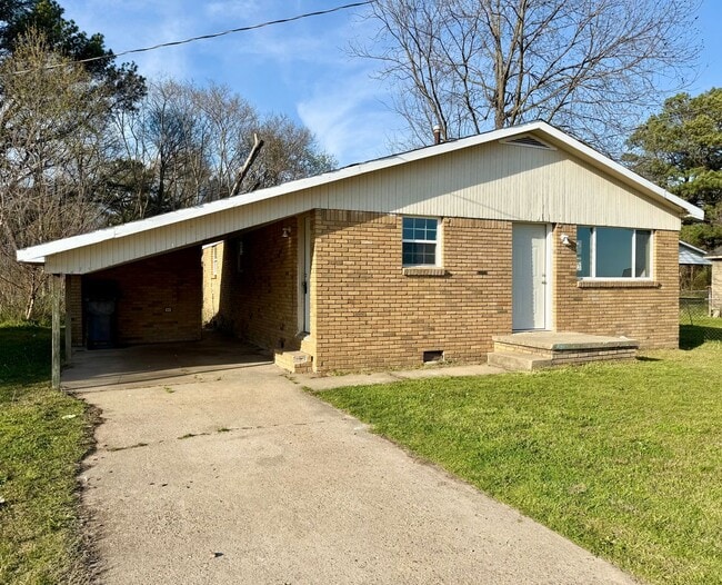 Building Photo - 3 Bedroom/1.Bathroom Home in Paragould AR - $1,150/month