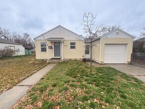 Building Photo - 2 bed 2 bath home with expansive garage and lot's of updates!