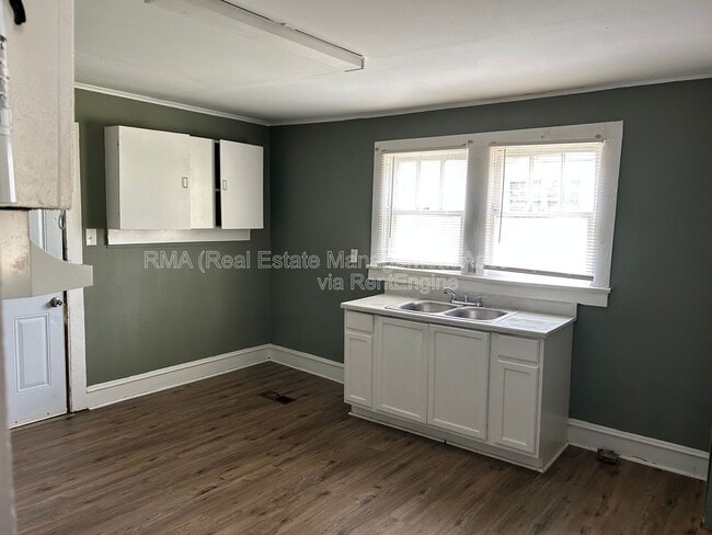 Building Photo - 1202 Pleasant Ave