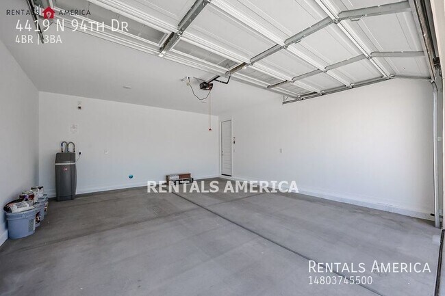 Building Photo - Gorgeous Open-Concept 4-Bedroom Home in a ...