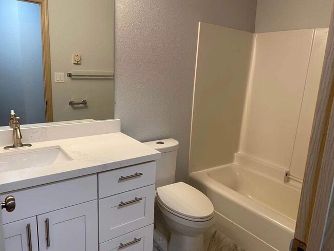 Building Photo - CLICK "REQUEST A TOUR" NOW!