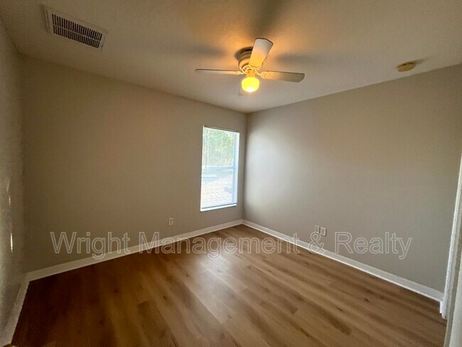Building Photo - 7843 Foxgrove Dr