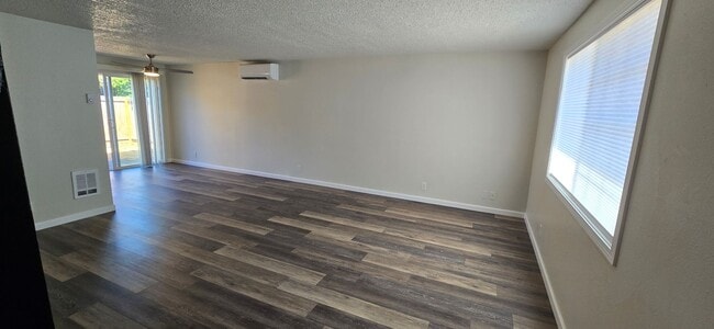 Building Photo - Fully Remodeled 3 Bedroom Townhome!