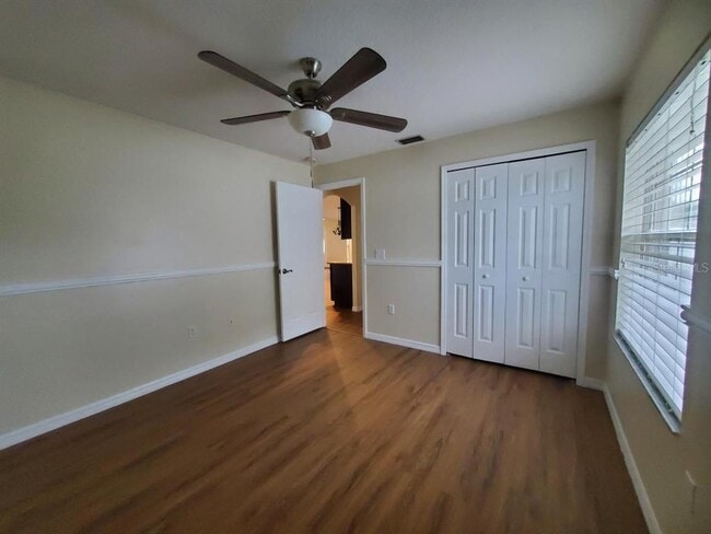 Building Photo - 10 Wayler Pl