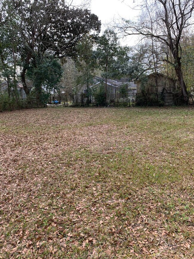 Building Photo - 1600 E Martin Dr