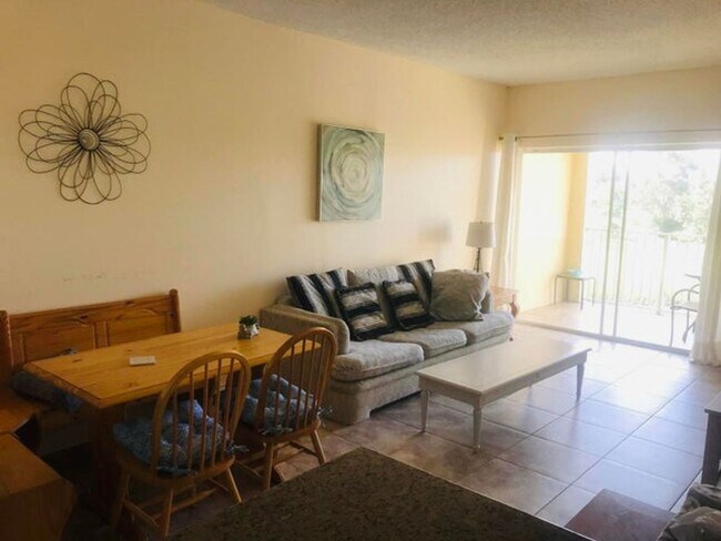 Building Photo - 2100 Greenview Shores Blvd