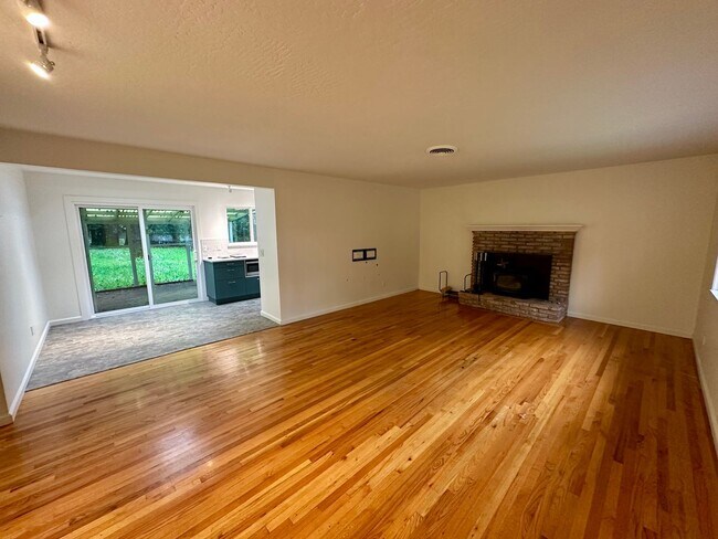 Building Photo - Spacious 4 Bedroom House on Banner Lava Cap Rd