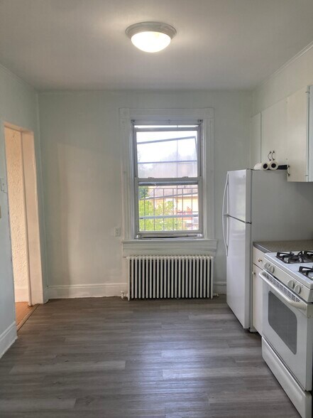 Large Eat-in Kitchen - 21 Congress St