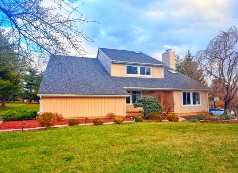 Building Photo - 592 Cabot Hill Rd