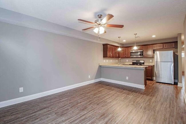 Building Photo - 325 Landrum Pl