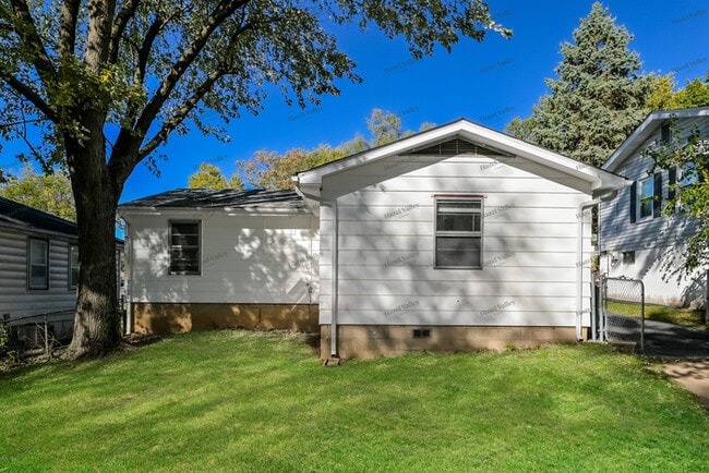 Building Photo - 152 Flora Dr