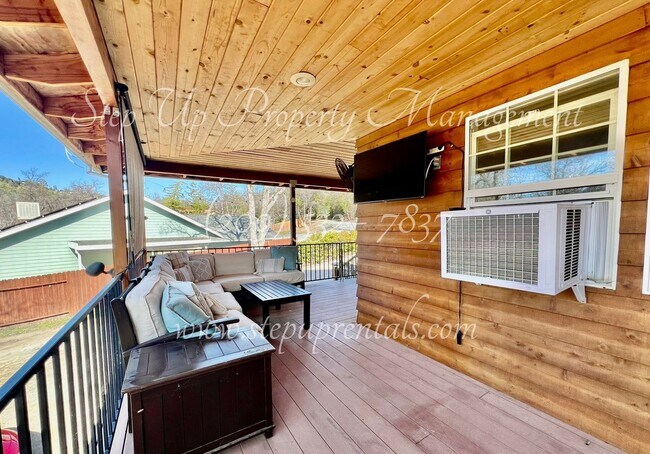 Building Photo - Stunning 3 Bedroom 2 Bath Home In Soulsbyville!!!