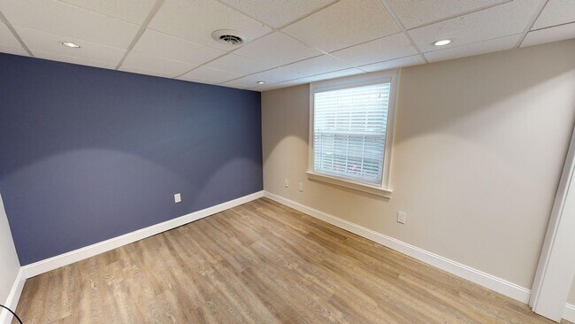 Building Photo - 1723 Laurel Ave