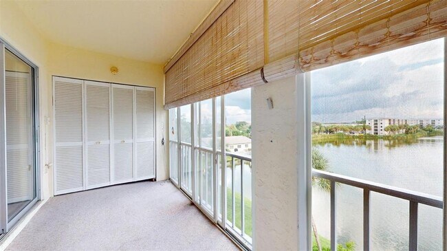 Building Photo - 3432 Lake Bayshore Dr