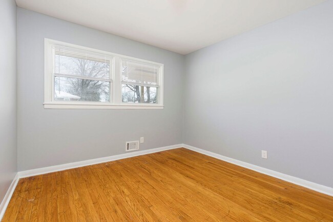 Building Photo - 3704 Greenwich Rd