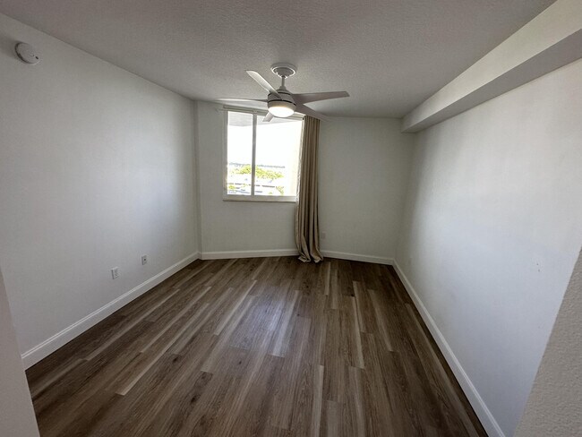 Building Photo - 1551 N Flagler Dr