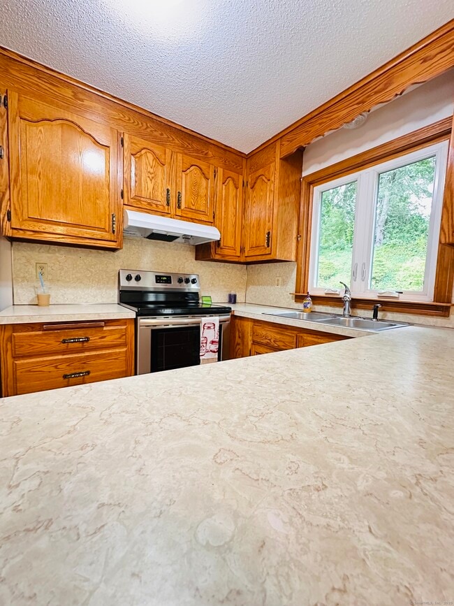 Building Photo - 61 Sandy Brook Dr