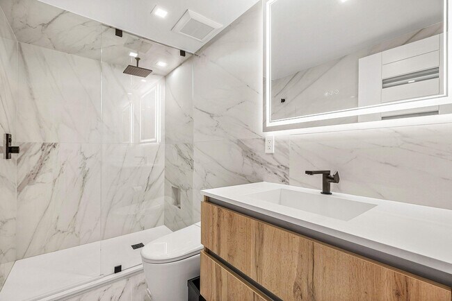 Building Photo - 875 E Camino Real