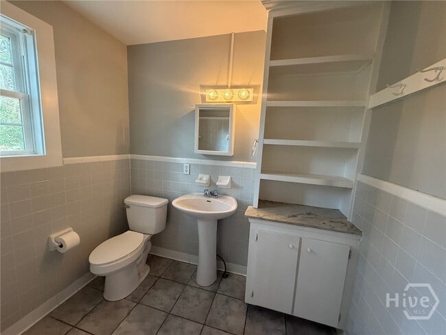 Building Photo - 504 N Maple St