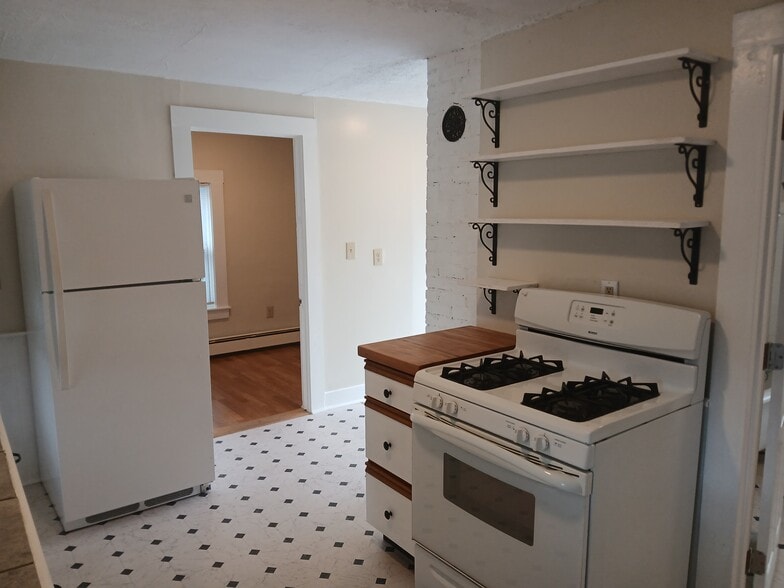Kitchen - 112 Library Ave