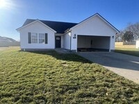 Building Photo - Beautiful 3 Bedroom, 2 Bathroom Home — Minutes from Fort Campbell and the 101st Parkway