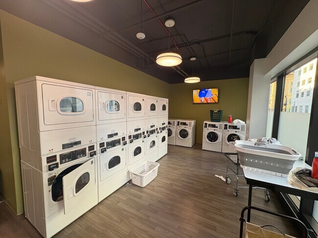 Building Photo - 8 W Chestnut St