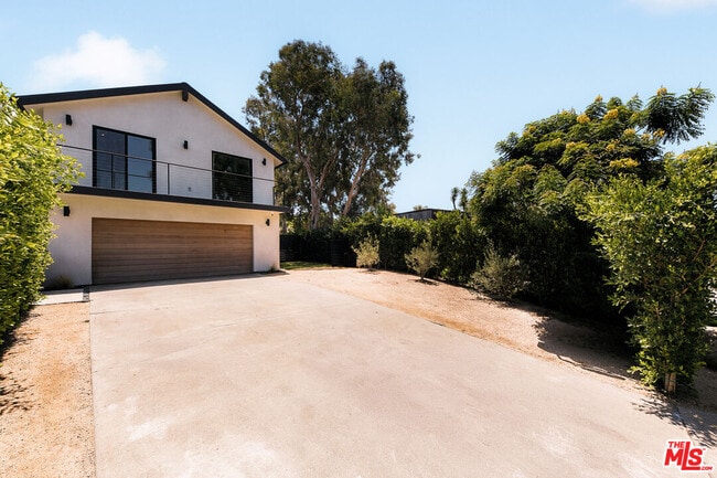 Building Photo - 6450 Surfside Way