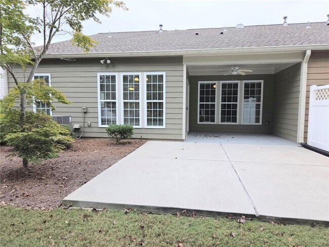Building Photo - 6105 Longleaf Dr