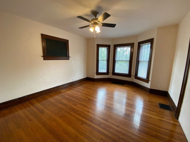Building Photo - 2250 Indianola Ave