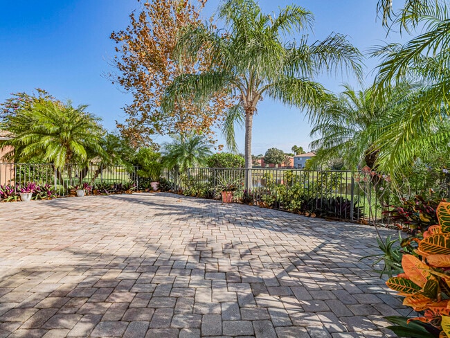 Building Photo - 5520 45th Ave