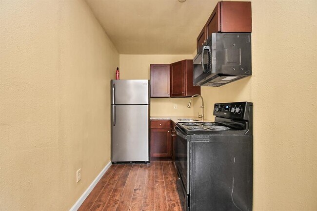 Building Photo - 5714 Doulton Dr