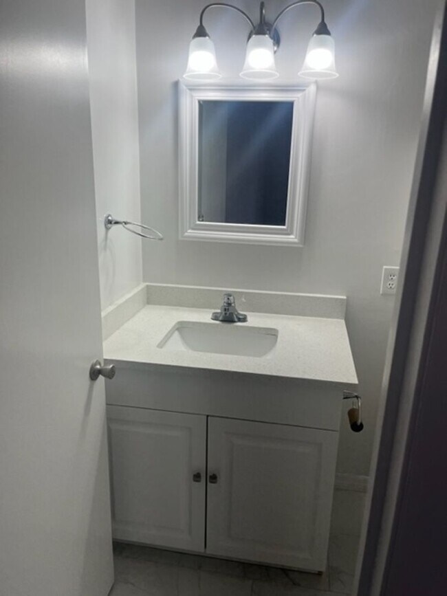 Building Photo - 1037 Apollo Beach Blvd