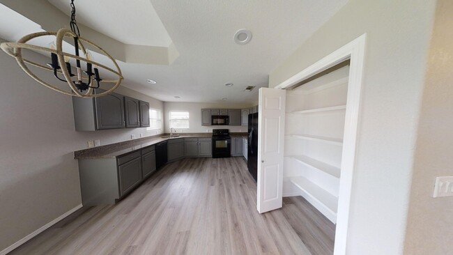 Building Photo - Oakwood Manor