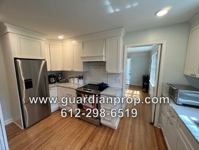 Building Photo - Highland Park House Available December 1st...